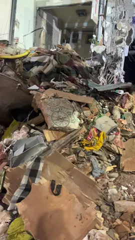 Pencarian korban reruntuhan toko kain di jalan sulawesi #denpasarviral #denpasar #banjirbali 