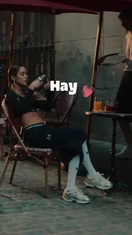 Tini hermosa> amó la canción 