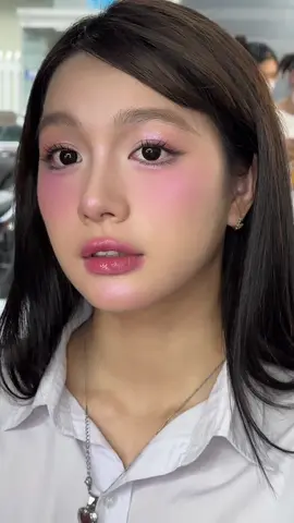 Ối dồi ôi làng lước ơi!!!! Sao ăn gì mà xinh thế hả các mày ơiiiii #linhsapgay  #makeup #xuhuongtiktok #shedella#shedellaaeyeshadow 