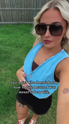And that’s okay. #meanttobeawife #ofotd #sunnies 
