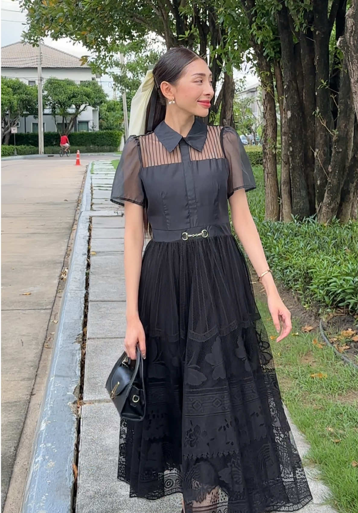 ชุดสีดำสุดแกรมใส่แล้วคุณหนูลัคชูสุดสุด ใครไม่อยากพลาดต้องรีบมากดเลยค่ะตัวนี้ เดรสยาวลายกระโปรงผีเสื้อสวยมากค่ะ #เดรส #ชุดออกงาน #ชุดทํางาน #ชุดดำ #btstudio 