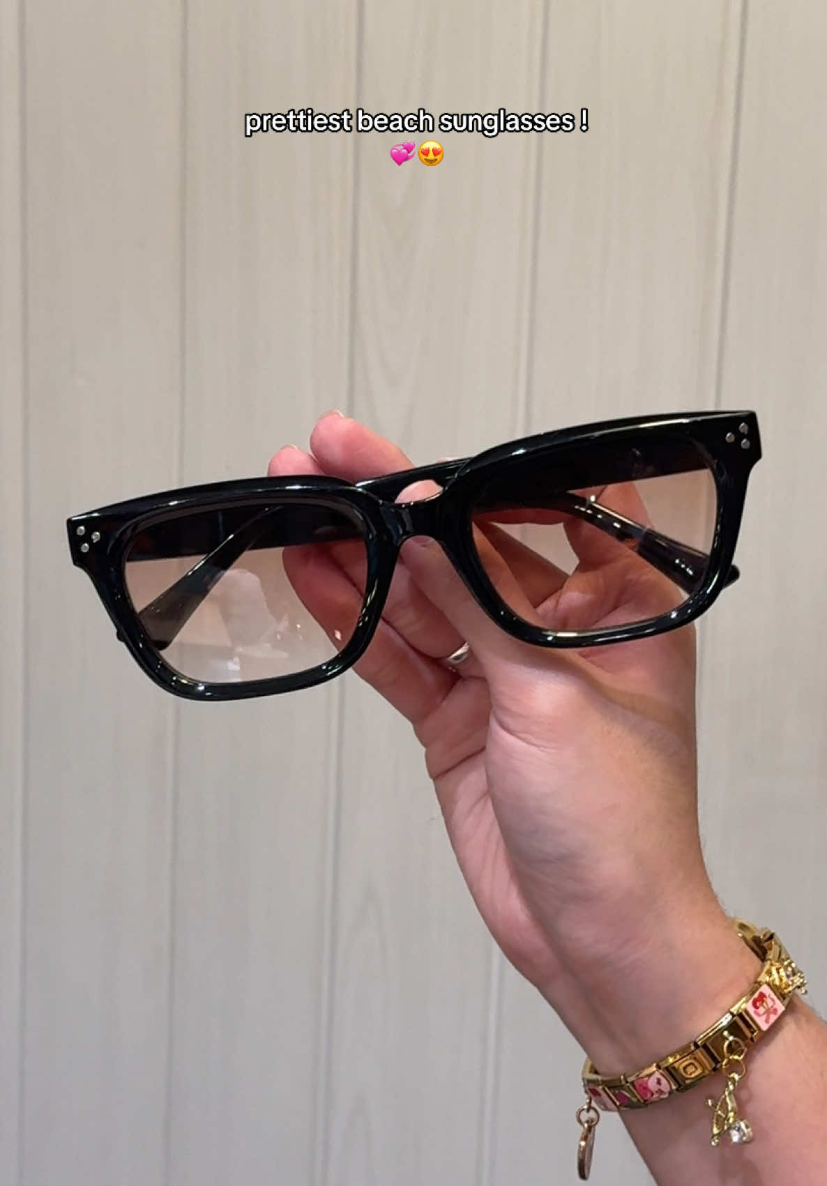 ang gandaa! 😍 #fyp #sunglasses #shadesformenandwoman #beachootd #eyewear 