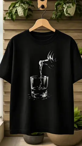 Tampil santai tapi tetap stylish dengan kaos ini.