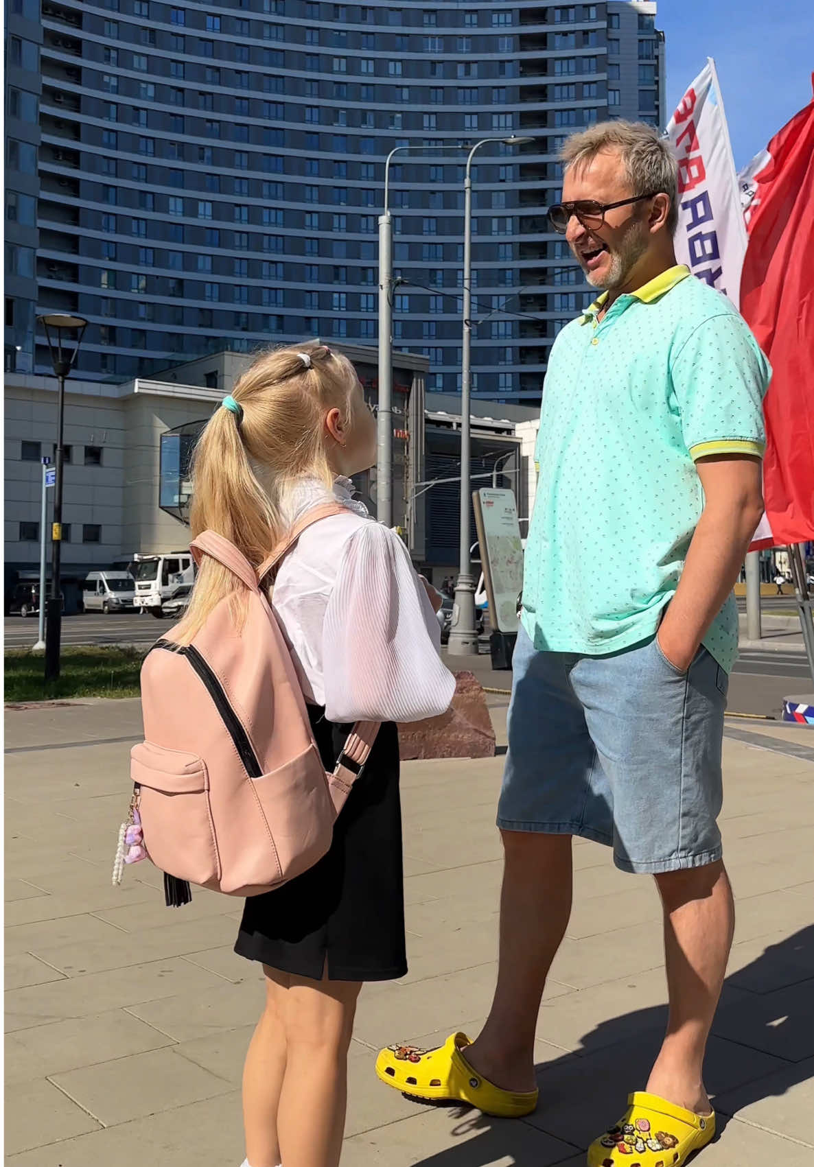 Папа подарил как всегда нужное 👍🤣 #подарок #папаидочка #юмор #жиза #приколы 