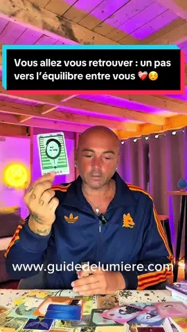 Ton autre et toi, ça toujours été jusqu’à présent du fuis-moi je te suis, suis-moi je te fuis 🤕 Votre parcours semble ressembler à un saut d’obstacles sans fin 🥵😅 Mais bonne nouvelle, vous semblez avoir appris de vos expériences de vie et un pas vers l’équilibre va être fait.  Cela passe par la guérison de vos blessures d’âmes, et d’un positionnement clair de la part d’une des 2 polarités qui en marre de subir la situation.  Des retrouvailles approches, mais il restera des ajustements pour arriver à une stabilité définitive entre vous.  Sur un parcours de flammes jumelles, cela ressemble étrangement aux aller-retour du runner venant tester son chaser. Sauf que le Chaser ici semble dire stop et se positionner face à son autre.  De quoi raviver sa blessure de rejet, qui, de fait, l’aidera à avancer et à faire un choix crucial : vraisemblablement, la fin d’énergie(s) tierce(s) pour une réunion officielle. Alors haut les cœurs : le Destin suit son cours 😇🌸💜💫 Si tu souhaites réserver ta guidance personnalisée, mon agenda est en ligne sur mon site internet (seul moyen de réserver je le répète) Prends soin de toi et à très vite pour un nouveau tirage du jour ✨🔮💫 #guidancedujour #voyance #tiragesentimental 