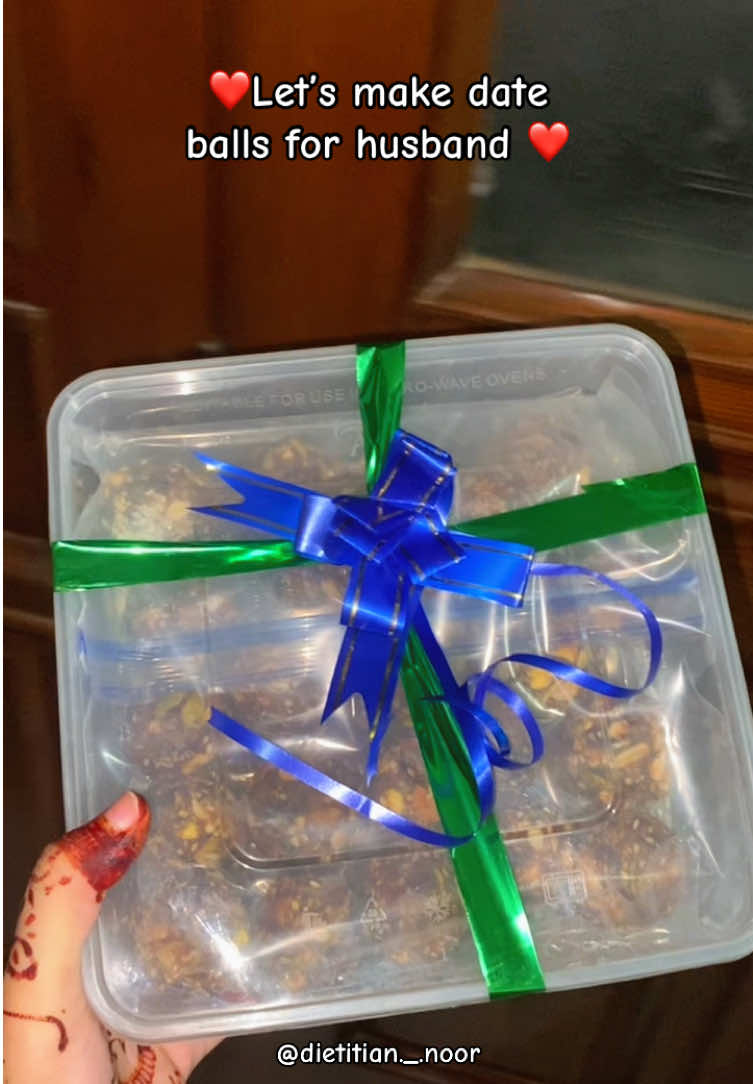 Date Balls Recipe by Dietitian Noor Bakht✨ (Anyone can have it ,, best alternative of different supplements for minerals and vitamins deficiencies, mothers can include it in lunch of kids ) Ingredients: 250 g pumpkin seeds 250 g sunflower seeds 250 g walnuts 250 g almonds 250 g pistachios 250 g cashews 250 g melon seeds 150 g sesame seeds 150 g flax seeds 2 kg dates Method: 1️⃣ Roast all nuts & seeds on low flame. 2️⃣ Mash dates into a paste. 3️⃣ Mix dates with roasted seeds/nuts. 4️⃣ Roll into small balls. 5️⃣ (Optional) Coat with sesame or coconut. 6️⃣ Store in airtight container. Nutrition (Per Date Ball ~30g) Calories: ~140–160 kcal Protein: ~3.5–4 g Carbs: ~15–18 g Fat: ~7–8 g (healthy fats) Fiber: ~3 g Benefits of Date Balls ✅ Natural Energy Boost – Dates + nuts give instant energy & fight fatigue. ✅ Rich in Protein & Healthy Fats – Great for stamina & muscle strength. ✅ High in Fiber – Supports digestion & keeps you full for longer. ✅ Loaded with Vitamins & Minerals – Iron, magnesium, potassium & vitamin E. ✅ Heart Healthy – Nuts & flax seeds support a strong heart. ✅ Brain Food – Omega-3 & antioxidants boost memory & focus. ✅ Perfect Snack – Ideal for kids, students & post-workout energy. #foryou #viral #dietitiannoorbakht #Recipe #dateballs 