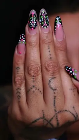 Thank you @lupitamedranonails for an amazing set of nails!!  This was definitely fun to film!! Please check out @lupitamedranonails and if you’re in the Chicagoland area go check her out and let her know Mulan sent you  #nails #nailart #mexican #tradition #latinas      