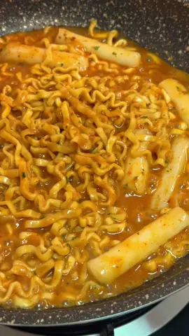 Worked overtime sleep Time to quickly eat and go to #instantnoodles #spicychickennoodles #irresistiblemidnightsnack 