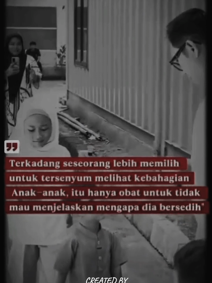 Di tengah riuhnya isu yang dibangun dari potongan video lama, ada kenyataan sederhana yang sering terlupakan: seorang Eko Patrio yang memilih membahagiakan anak-anak di sekitarnya. Tawa kecil itu menjadi jawaban paling tenang terhadap segala tuduhan. #ekopatrio #banturakyat #partaiamanatnasional #bantupanganbanturakyat #zulhas 