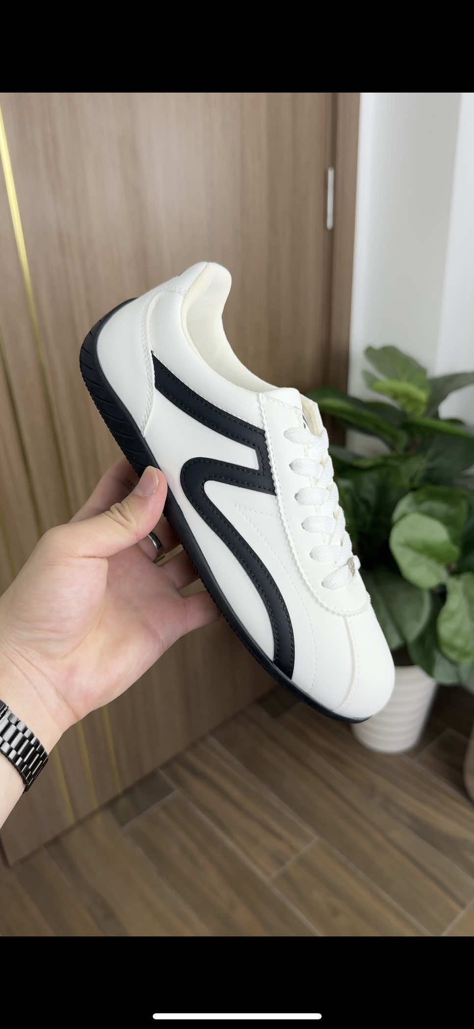 Chính hãng có bảo hành mà có hơn 3 lít, dễ mang cực kì ấy, căn bản nó đẹp với êm lắm đó ae.  #giaythethao #giaychinhhang #secondsunday #giay #sneaker 