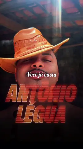 Antônio Légua: O Filho Teimoso da Família Encantada Falamos sobre Antônio Légua, um dos nomes mais intrigantes da famosa família de Légua no Maranhão. Ele é considerado um dos principais filhos do próprio Seu Légua e é visto como um dos preferidos do pai, apesar de ser o filho mais teimoso da família. Antônio Légua é resistência, festa e mistério, e sua força está no jeito firme nas doutrinas que quebram o silêncio e no mistério que envolve sua figura. #AntônioLégua #Terecô #TamborDeMina #Maranhão #Encantados 