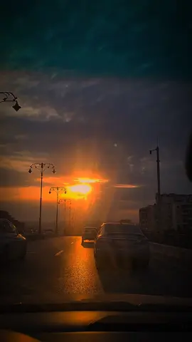 Gün batımı bizə hər sonun içində bir gözəllik gizləndiyini xatırladır. Çünki hər qaranlıqdan sonra bir işığın doğması yaşadığımız dünyanın təbiyətinin xarakteridir.. #günbatımı 