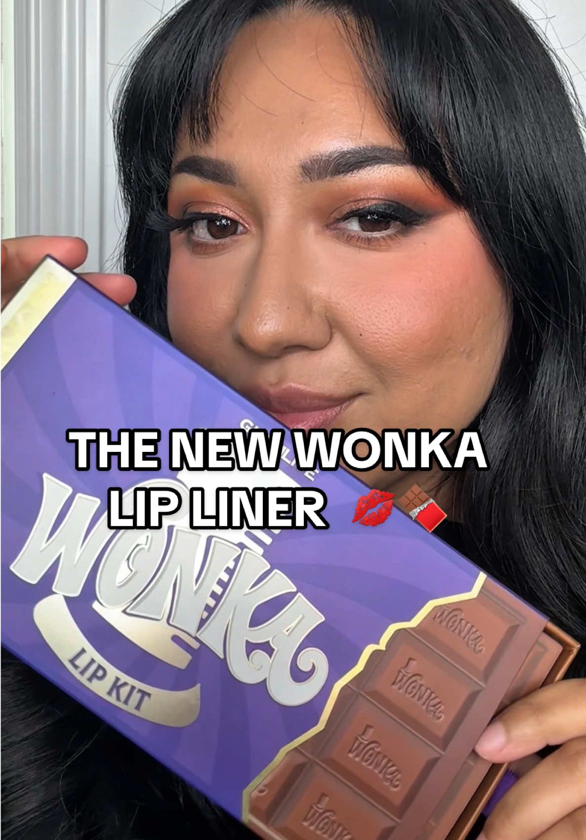 What’s better than 1? TWO!! 😍 And it’s FREE!! CLOCK IT 🤭🤏🏼 Say hello to the NEW Wonka Lip Liner! 🍫#getreadyforfashionweek 