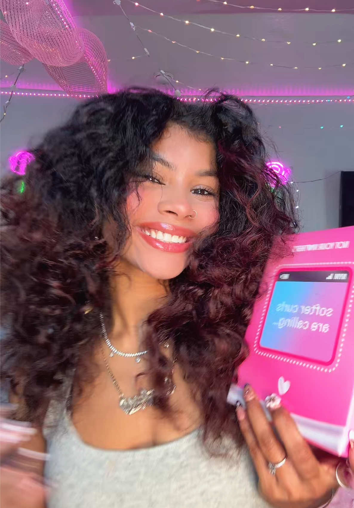 As soon as I saw the theme of this @Not Your Mother's packaging I just KNEWWW I had tooo😩☎️🎀💗 but should I redo with my curly routine & a gel cast👀  #beauty #curls #hair #notyourmothers #haircare 