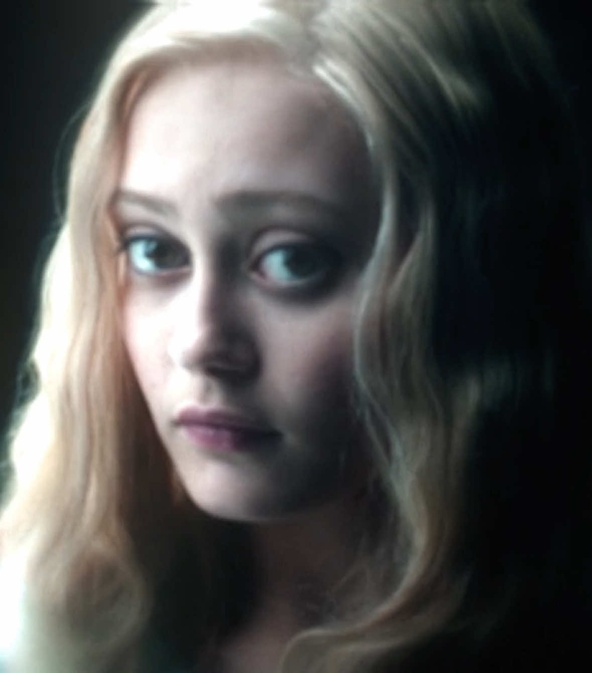 emma bloom [ cc:mhd ; sharp:@blamethemovies ; pann:@dan!! ] #missperegrineshomeforpeculiarchildren #emmabloom #foryou #fyp #viral