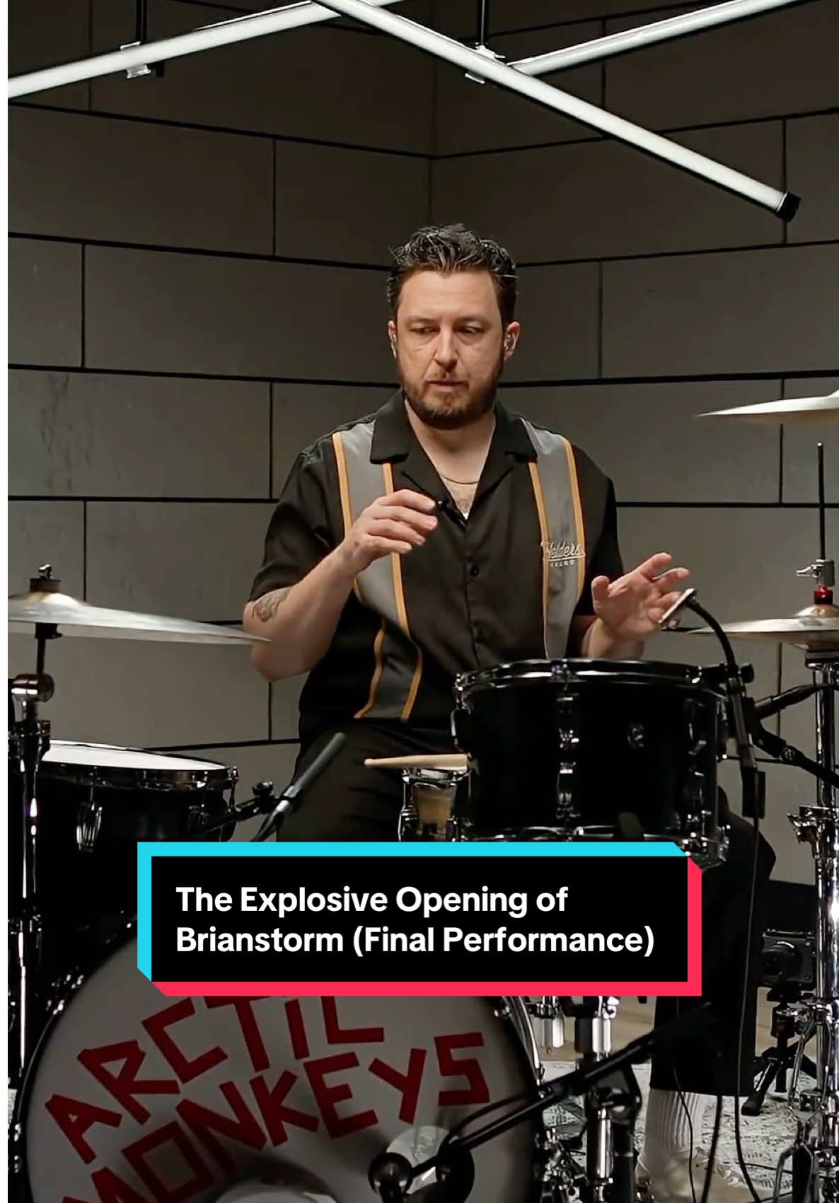 The Explosive Opening of Brianstorm (Final Performance)  Arctic Monkeys’ “Brianstorm” is driven by Matt Helders’ signature tom and hi-hat grooves. Featured on the band’s second album 'Favourite Worst Nightmare', the track showcases one of Helders’ most iconic drum performances. This song and album marked a shift in the band’s sound — darker and heavier than their debut record. In this episode, Matt breaks down the key parts of the song, shares the story behind how he created them, and performs this Arctic Monkeys classic in full. #ArcticMonkeys   #MattHelders   #DrumCover  #IndieRock  #FluorescentAdolescent