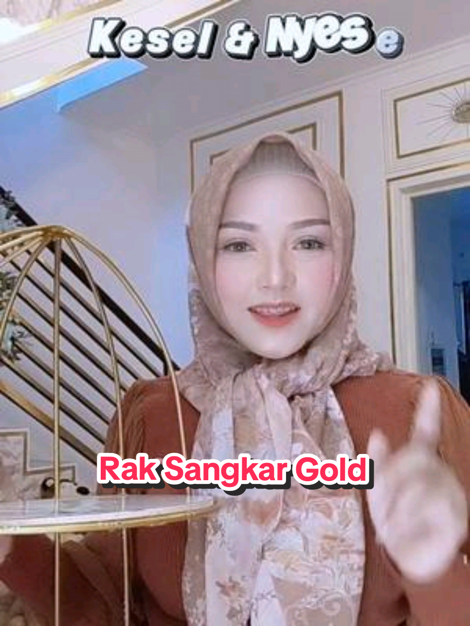 Nyesel udah beli rak sangkar gold, pantes aja udah terjual ribuan pc, ternyata sebagus itu, nyesel kenapa ga dari dulu. Sekarang udah under 100 ribu, buruan co #raksangkar #raksangkarburung #dekorasi #homedecor 