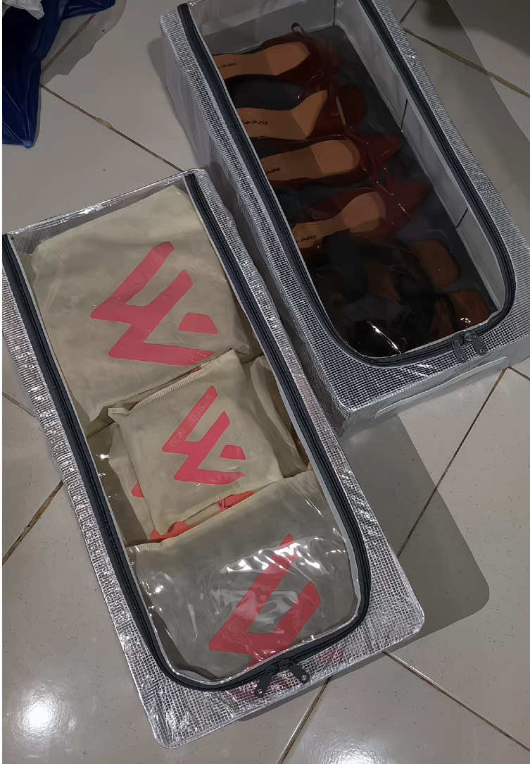 napaka organizer ang akin mga bag at samdals ,dahil dito sa nabili ko na buy1take1 na organizer 🥰👌✨#organizer #buy1take1 