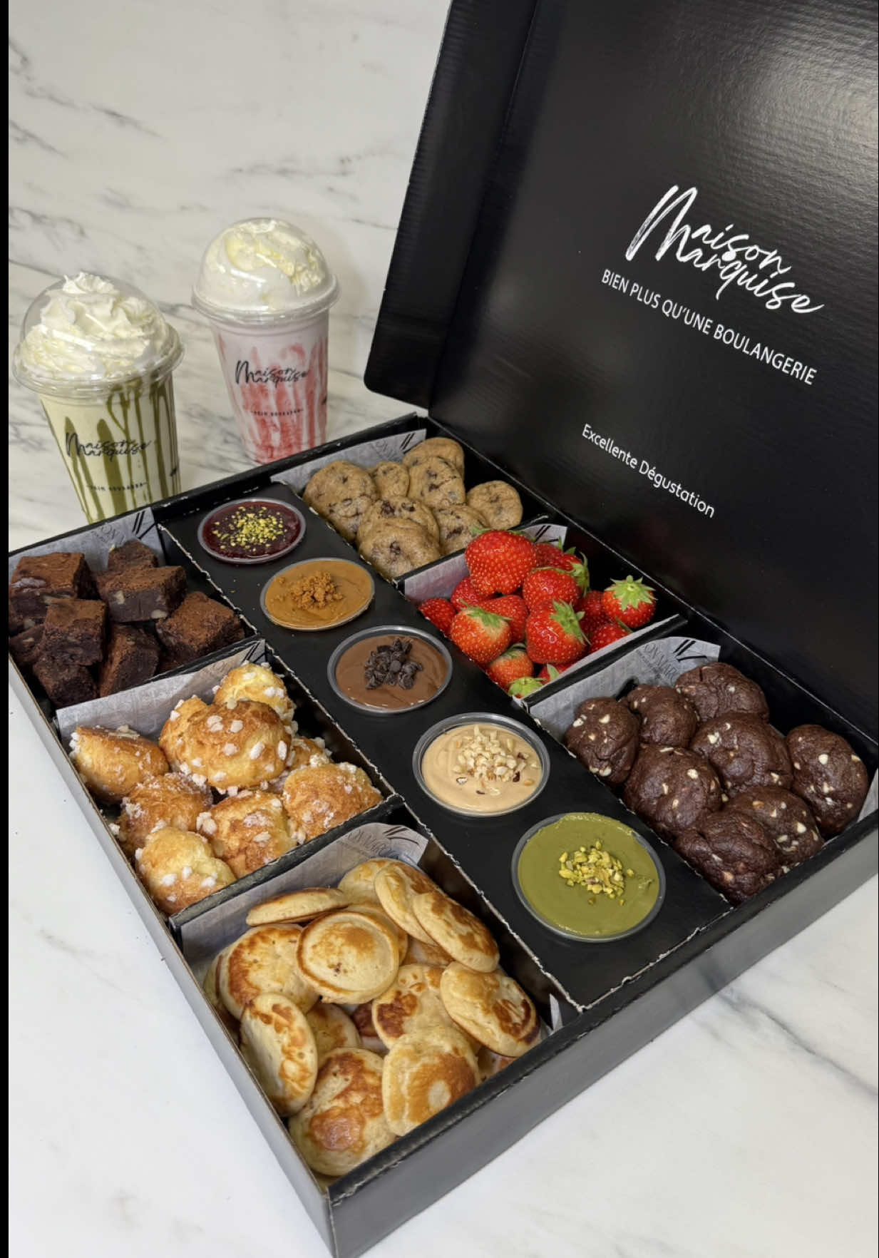 Bien plus qu’une boxe, un moment de plaisir à partager à seulement 19.90€ 🤭 DISPONIBLE UNIQUEMENT VENDREDI, SAMEDI & DIMANCHE !  Retrouvez directement en boutique notre boxe composée de : - Mini pancakes 🥞  - ⁠Brownies 🍫  - ⁠Cookies chocolat lait 🍪  - ⁠Cookies chocolat noir & pépites de chocolat blanc 🍪  - ⁠Chouquettes fourrées à la vanille 🌼 - Fraises 🍓  - ⁠Toppings : Nutella, spéculos, coulis fruits rouges, pistaches & Bueno ✨ Un max de gourmandises à petit prix 😍 🫖 Salon de Thé - Brunch 🥪 Petit Déjeuner & Déjeuner 📩 Plus d’informations en privé 🕑 Lundi - Samedi : 6h30 • 20h 🕑 Dimanche & jours fériés : 7h30 • 20h    📍29 rue henri crette Chevilly-Larue 94550    #boulangerie #bakery #pastry #Foodie #restohalal    