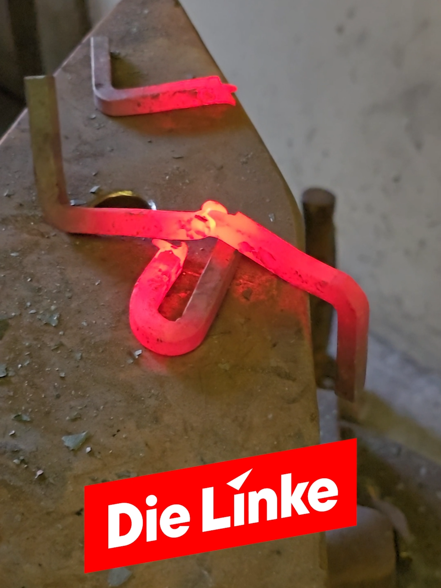 Antifaschismus bleibt Handarbeit! 🚩✊ Am 14.09. Die Linke wählen! #dielinke #duisburg #kommunalwahl