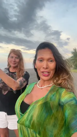 Sunset dinner in Costa Rica 🇨🇷 #sasharochelle702 #traveltiktok #travelwithme #costarica #travelvlog 
