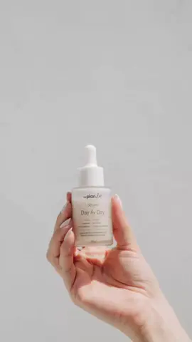 O Day by Day da My Plan Be foi desenvolvido para oferecer hidratação potente sem pesar, com 93,01% de matérias-primas naturais 🌿. Sua fórmula combina ativos como Fucogel, Vitamina E, Esqualano, Niacinamida, Óleo de Amêndoas e Óleo de Rosa Mosqueta, garantindo uma pele mais macia, firme, revitalizada e uniforme. Ideal para todos os tipos de pele, ele hidrata, combate os sinais do envelhecimento, suaviza manchas e ainda protege contra agressões externas. 💧✨ 👉 Inclua o Day by Day na sua rotina de skincare e sinta a diferença já nos primeiros usos!   #MyPlanBe #DayByDay #SkincareNatural #HidrataçãoPotente 