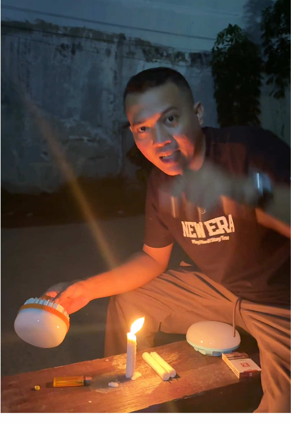 Lilin 15rb vs lampu 1jt mending beli lampu emergency ini guys #lampuemergency #lampuh2s 