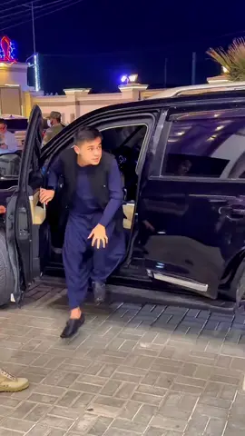 حاجی محمد وارث رئیسانی کے فرزند سراج احمد رئیسانی کی شادی کی پرمسرت تقریب منعقد ہوئی، جس میں پاکستان پیپلز پارٹی کے مرکزی رہنما و رکن قومی اسمبلی نوابزادہ میر جمال خان رئیسانی نے خصوصی طور پر شرکت کی۔ اس موقع پر پیپلز پارٹی کے رہنما میر فرید خان رئیسانی بھی موجود تھے۔ نوابزادہ میر جمال خان رئیسانی نے دلہن و دلہا کے لیے نیک تمناؤں کا اظہار کرتے ہوئے خوشحال ازدواجی زندگی کی دعا دی۔ #jamalraisani #nawabzadajamalkhanraisani💕❤️ #mirfareedraisani #foryoupage #sports @𝔍𝔞𝔪𝔞𝔩 ℜ𝔞𝔦𝔰𝔞𝔫𝔦 