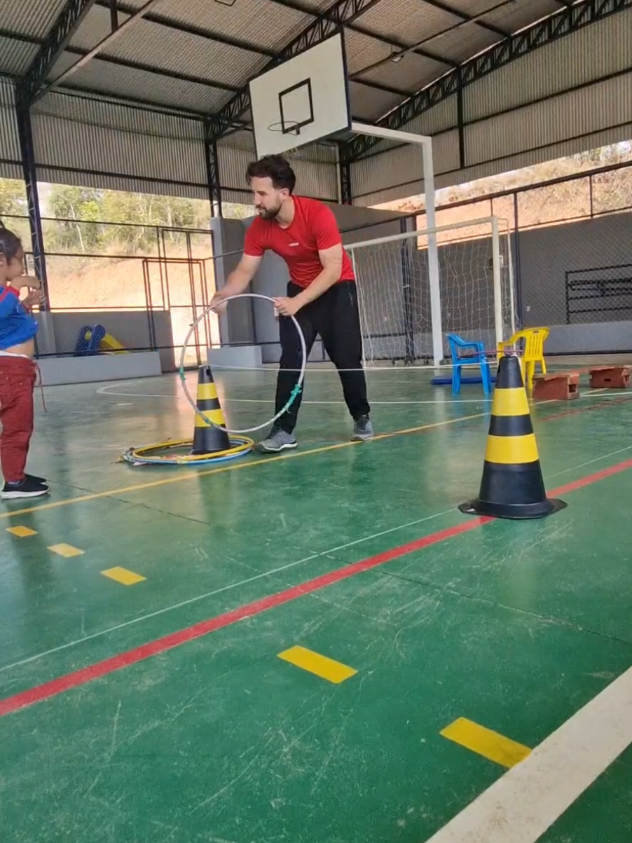 Pequenas conquistas para uns… GRANDES VITÓRIAS para outros! 💛👏 Cada passo importa! Autista, inclusão  #educacaofisica #ensinoinfantil #educaçãofísicadivertida #psicomotricidade #educação a