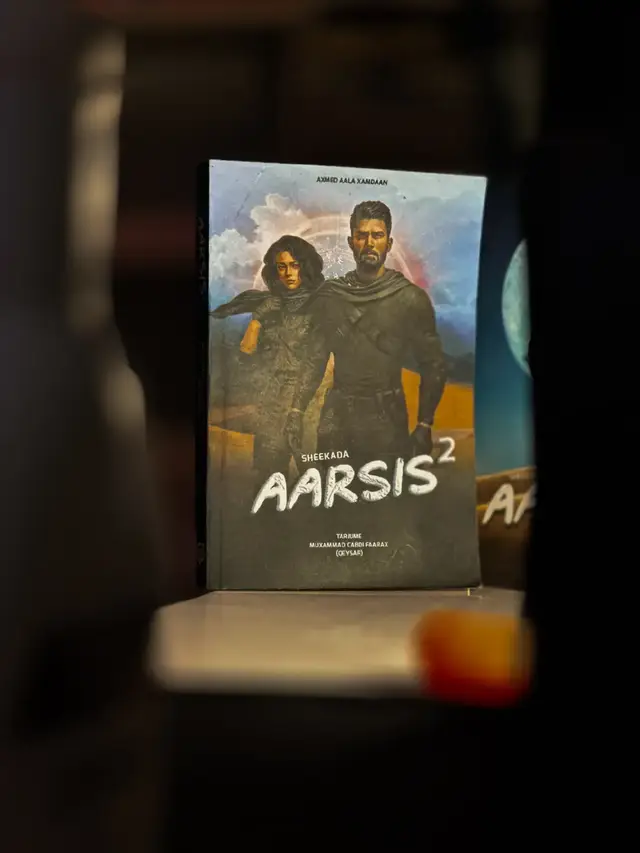 qofka yiri lacagtu ma iibiso farxad waa qof aanan wali tijaabin iibsashada buug fiican tarjume @Muhammed Bin Farah  #maahirbooks #foryoupage❤️❤️ #BuugCusub #aarsis #aarsis_book 