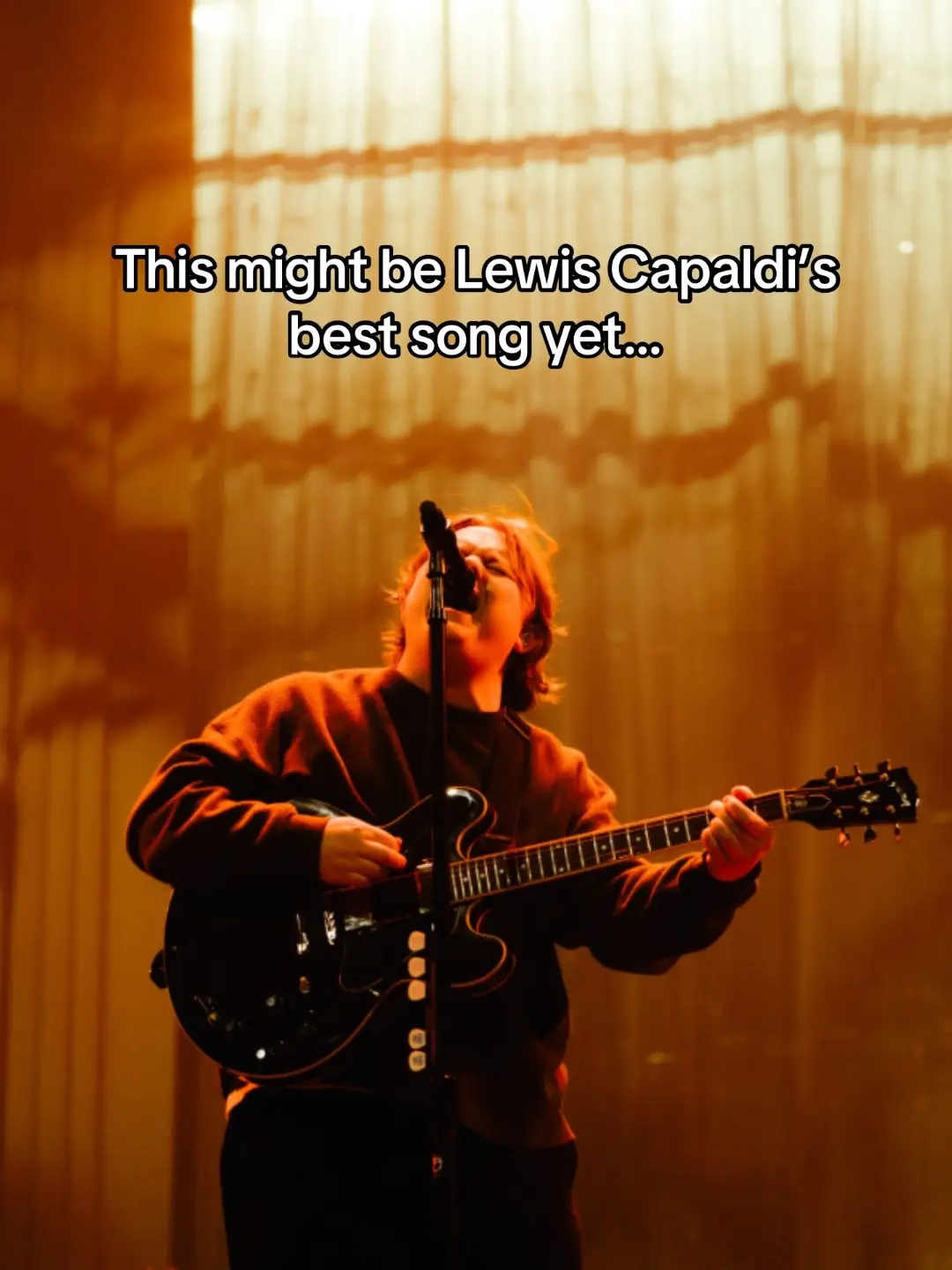 i’m not crying, you are!! #lewiscapaldi #singer #vocals #newmusic #popmusic #song #lyrics #interview #sadsong #concerttok 