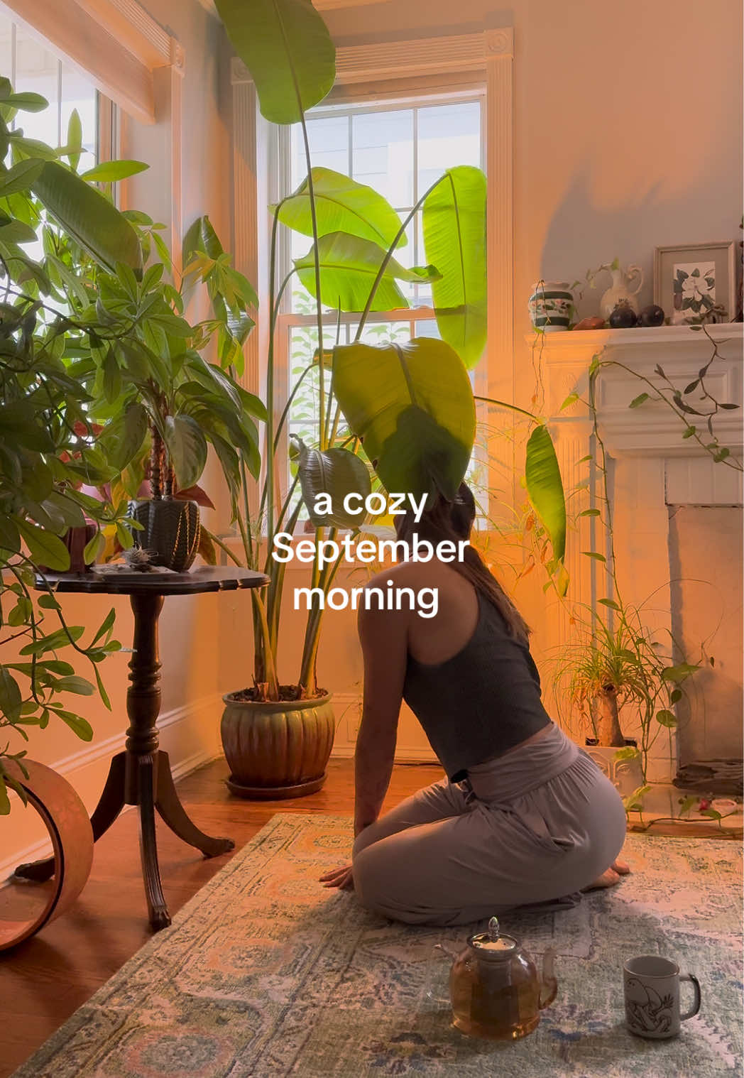 The yogis are getting cozy in buttery soft @slightlybuddha #yogagirl #yogateacher #yogalover #slowmornings #cozyvibes 