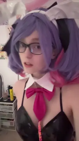 im so happy its getting colder and darker! #rabbithole #hatsunemiku #cosplay #bunnygirl 