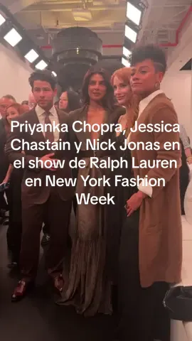 Ha comenzado #NYFW, la semana de la #moda en Nueva York y han llegado las primeras sorpresas. Una de ellas es el encuentro de #NickJonas y su esposa #PriyankaChopra con la actriz Jessica Chastain en el desfile de Ralph Lauren. #belleza 