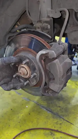 Toyota Corolla how to change front brake pads #automotive #mechanic 
