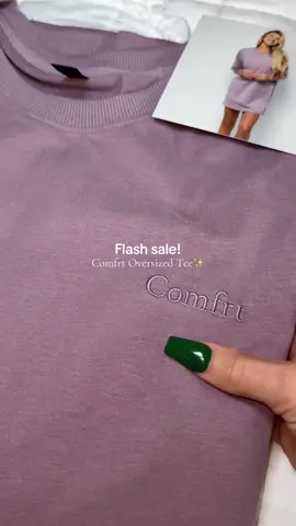I wear a small in Comfrts oversized tee. Slightly weighted and super comfy!🩷 #comfrt #comfrtclothing #oversizedtee #tee #loungewear @Comfrt 