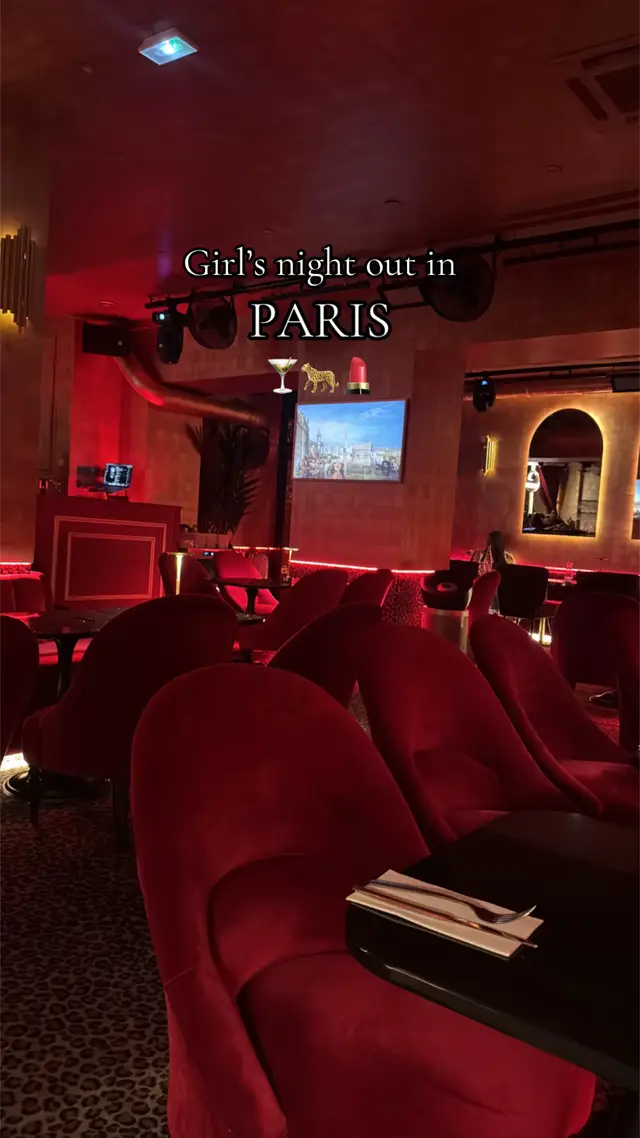 #fyp #parisianlife #restaurantparis #festivedinner #parisbynight    @Peaky Paris 