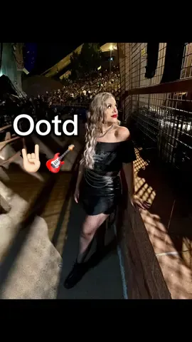 #OOTD #mana #redrocksampitheater #vivirsinairetour #manatour 