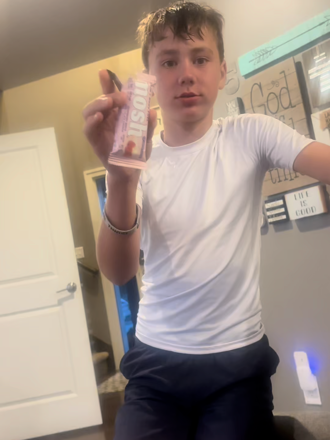 IMG_4420[1]#mosh #moshtok #moshprotein #moshproteinbars #moshproteinbar #proteinbarsnacks #moshproteinsnacks #moshpartner #ad #fyp #foodontiktok #tiktokfood #tiktokprotein #tiktoksnacks #tiktokproteinbars #tiktokshopcreatorfinds #protein #proteinbars #proteinbarreview #proteinonthego  These are not only delicious, they have high protein, low sugars, and taste great on the go!