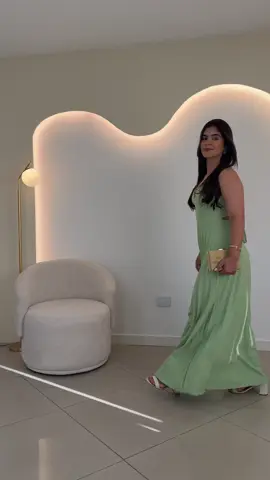 Ele voltou com tudo! Vestido Valentim, o MAIOR SUCESSO da Closet 🏆 • Apenas R$154,90 em nosso site: closetofgirls.com 🚚 Frete grátis acima do valor mínimo ✨ 🎁 Cupom de primeira compra: BEMVINDA 💕 💳 Parcele em até 2x sem juros 👗 📍 Enviamos direto de São Paulo para todo o Brasil!