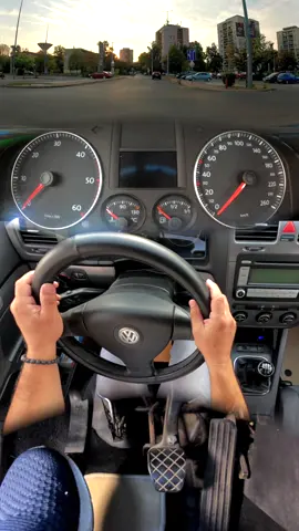 🫵Te is így vezetgetsz a városban???🚘 #jogosítvány #autóvezetés #driving #toretto #vezetnitanulok #autóvezetés #toretto #jogosítvány #jogosítványszerzés #drivinglessons #roundabout #tanulóvezető #nekedbelegyen #jogsi #vezetésoktatás #forgalmivizsga #közlekedés #jogsimlesz #jogsitippek #junction #vezetés #körforgalom #traffic #vezetnitanulok