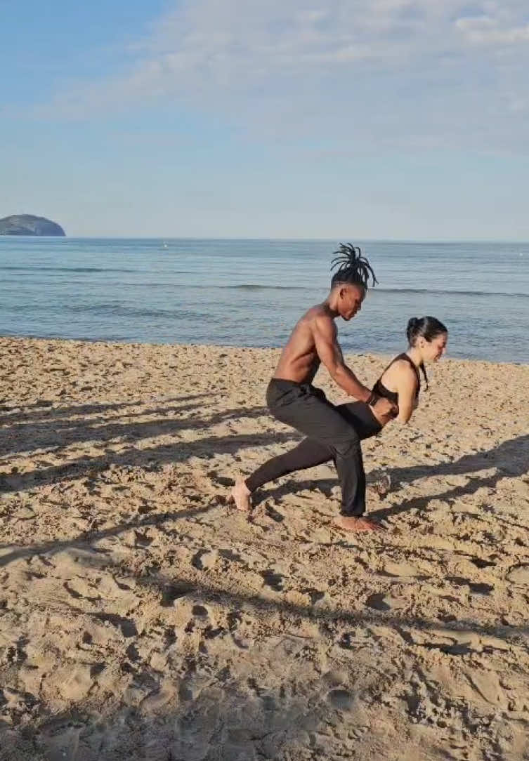 @Sam Gabi🧘🏽‍♂️🤸🏽‍♂️ 🤹🏽‍♂️  #acrobacia #acrobatics #acroyoga #acrobatic #dancer #couple #perteeee #perte #paratiiiiiiiiiiiiiiiiiiiiiiiiiiiiiii #foryoupage❤️❤️  