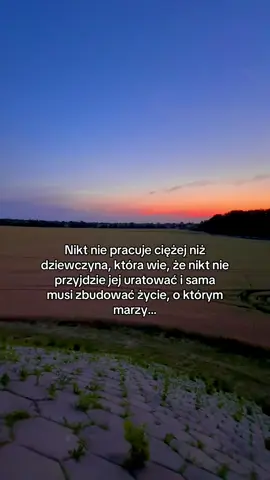 Jeśli też jesteś taką osobą napisz do mnie, a pokażę Ci jak zaczęłam budować coś swojego 😉