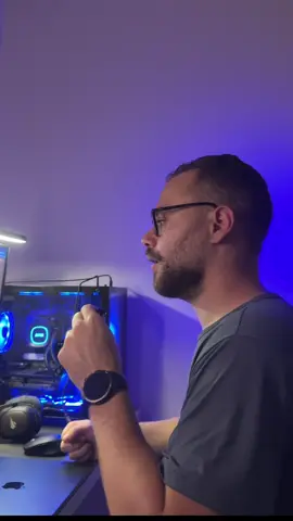 O sistema Andromeda da Meta prioriza VARIEDADE, não perfeição. Quem continuar rodando só 2 ou 3 criativos por conjunto vai sumir da entrega. ⠀ Se liga no que realmente funciona AGORA: 🔹 5 a 10 criativos por conjunto 🔹 Formatos misturados (vídeo, imagem, carrossel) 🔹 Textos com ângulos diferentes (dor, benefício, curiosidade, prova, urgência) ⠀ Não é sobre achar o “melhor criativo”. É sobre ter o certo pra cada perfil que o algoritmo entrega. ⠀ 💡 Salva esse vídeo pra rever antes de subir sua próxima campanha. #gestaodetrafego #ecommerce #trafegopago #facebookads 