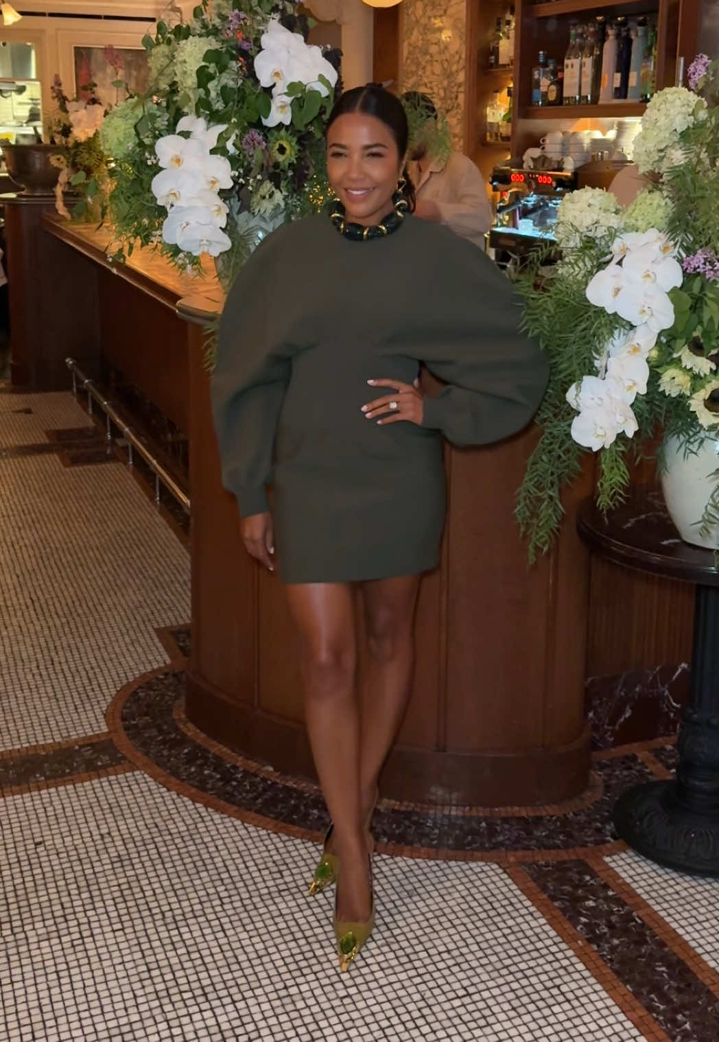 a New York moment ✨ Details 💫 @Jaleesa Jaikaran Pro MUA glam, @tommitagliati hair, @Maeve Reilly styling, Bottega dress and earrings, @SAINT LAURENT necklace and heels, Hermès bag #emmagrede #nyc #aseatatthetable #newyork #OOTD