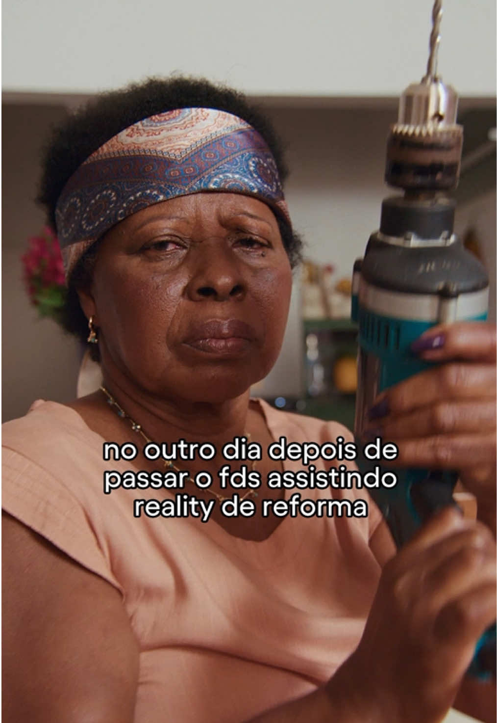 expectativa: meia parede e quadros no lugar 💪 realidade: alguém tem contato de pintor? 🆘