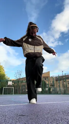 Back in 🇬🇧 town #london #travel #shoreditch #dancer 