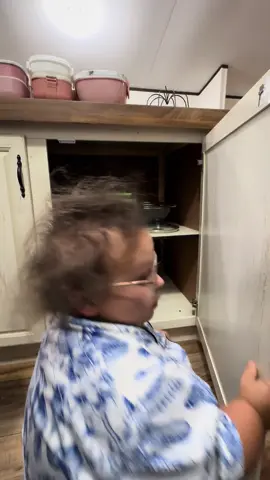 Bloopers from the cabinet😂😂 I can’t stop laughing #bloopers #funny #imstuck #turkey #iloveyou 