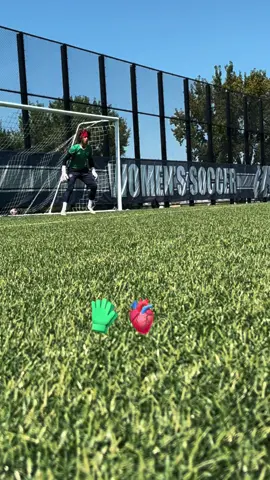 Hard work 🧤🫀#goalkeepertraining #goalkeeper #fyp #1 #keeper #goalkeeperskills #soccerskills #collegesoccer #goalkeeperhighlights #tutorial #hardworkpaysoff #viral #gk #portero #porterosdefutbol #parati 