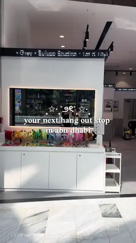 First thematic photobooth in UAE! The newest go-to spot with your favorite people 🫶🏻‼️ @Solace Studios UAE 🇦🇪  #photobooth #solacestudios #uae #abudhabi #koreanstyle 